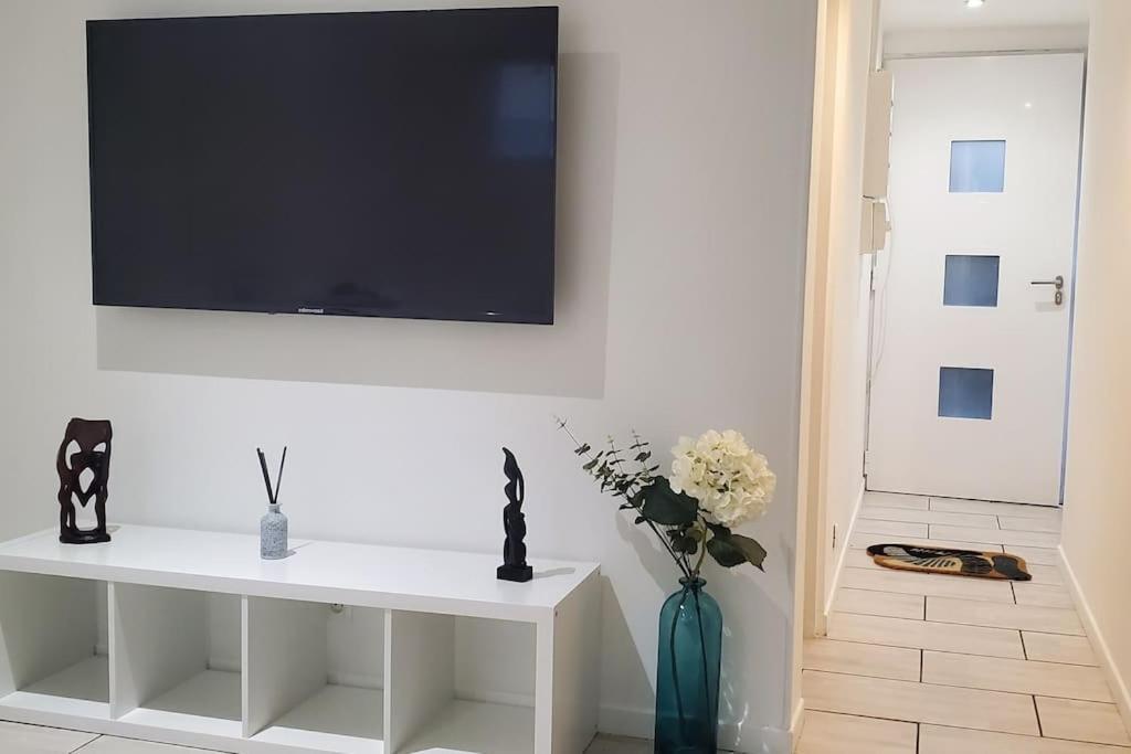 Tulsa Home - Superbe Appartement De Deux Chambres - Avec Terrasse Privee Osny Ngoại thất bức ảnh